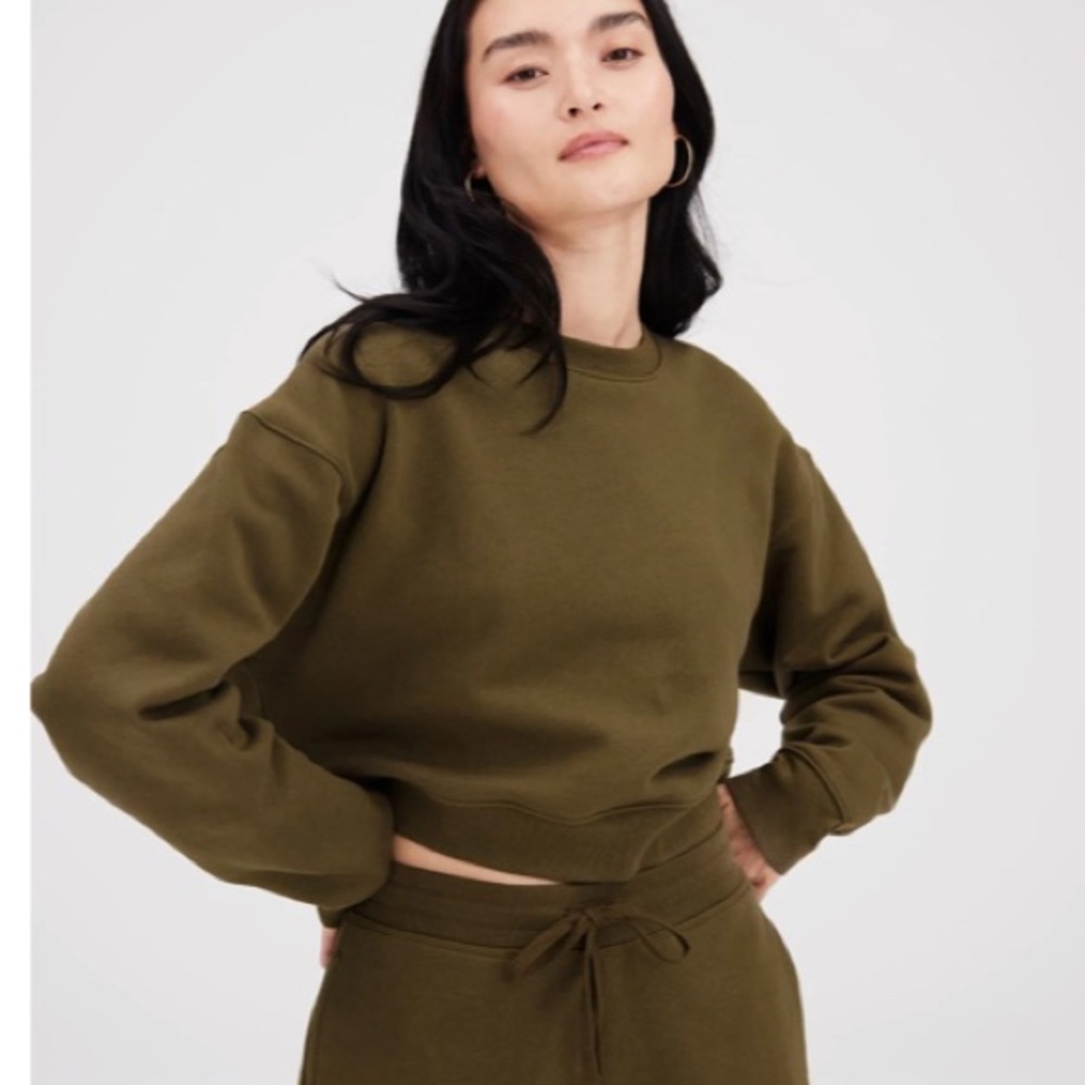 Girlfriend Collective Cropped Crew Sweatshirt in Forest | Sz S